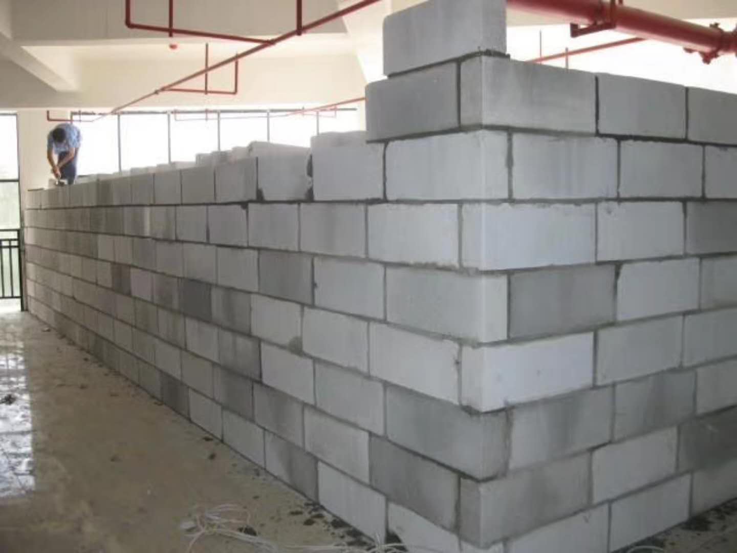 上海蒸压加气混凝土砌块承重墙静力和抗震性能的研究